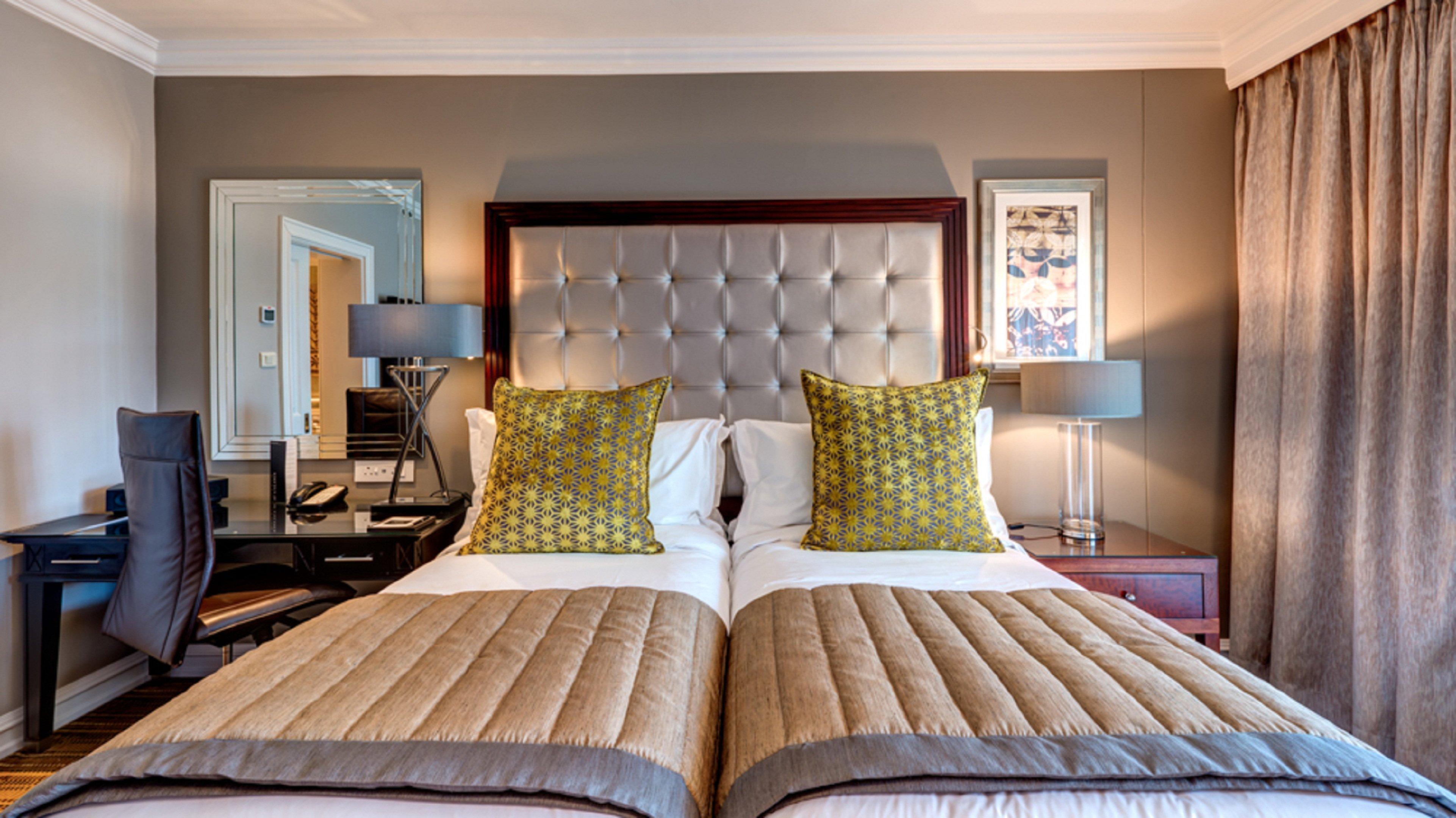 Intercontinental Johannesburg Or Tambo Airport Hotel By Ihg Kempton Park Extérieur photo A bedroom at the hotel