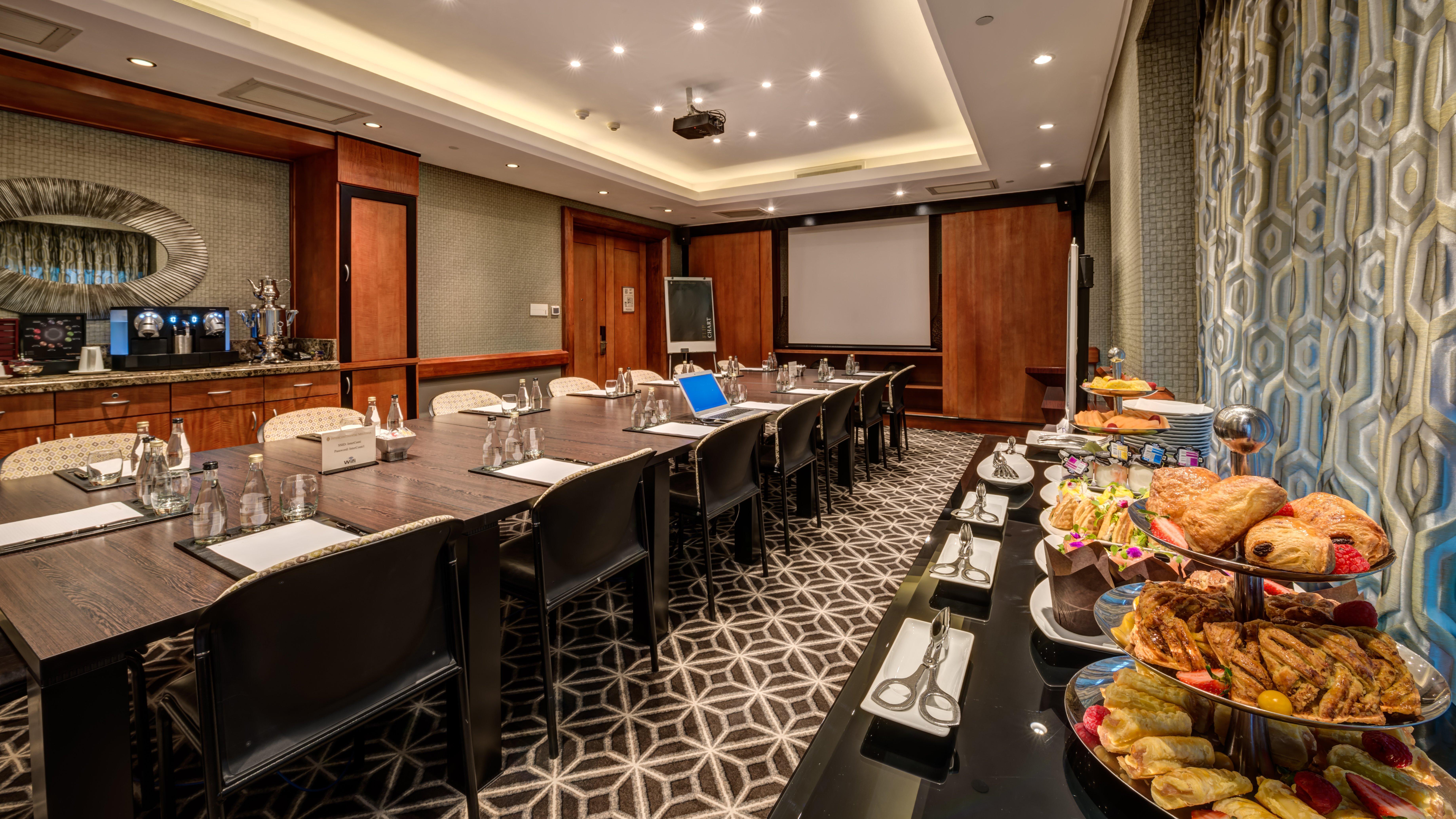 Intercontinental Johannesburg Or Tambo Airport Hotel By Ihg Kempton Park Extérieur photo Meeting room at the hotel