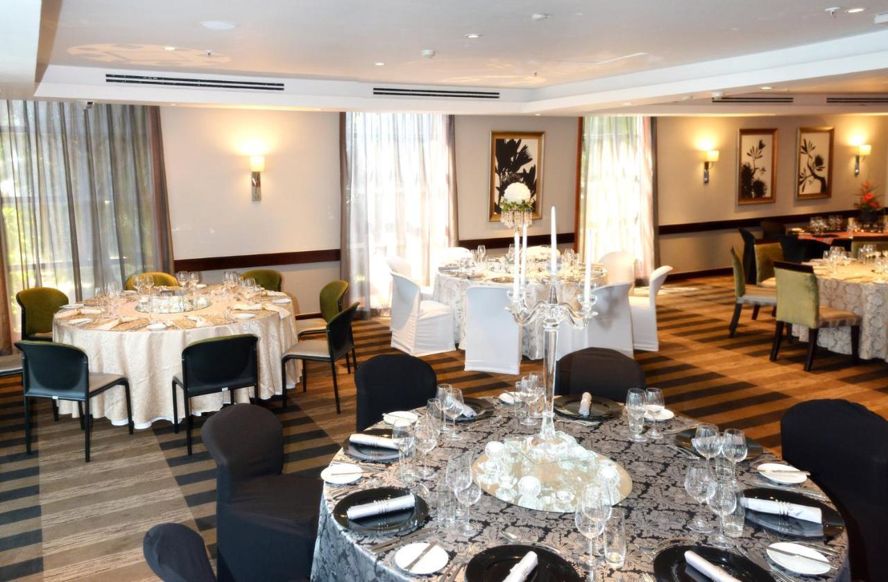 Intercontinental Johannesburg Or Tambo Airport Hotel By Ihg Kempton Park Extérieur photo The River Restaurant