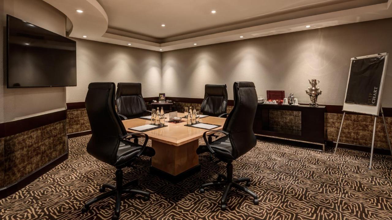Intercontinental Johannesburg Or Tambo Airport Hotel By Ihg Kempton Park Extérieur photo Boardroom at the Taj Mahal Palace, Mumbai