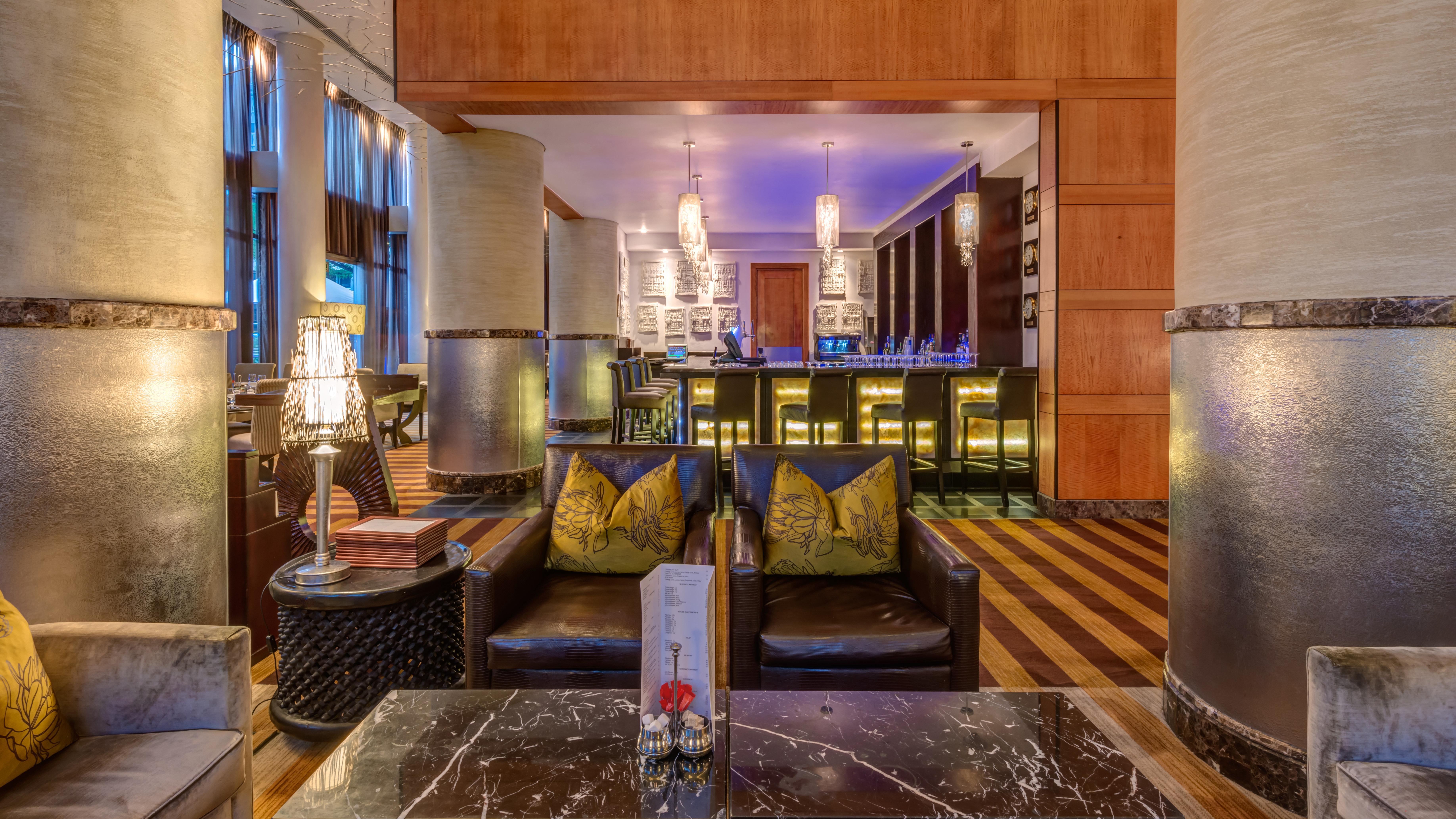 Intercontinental Johannesburg Or Tambo Airport Hotel By Ihg Kempton Park Extérieur photo The bar at the hotel
