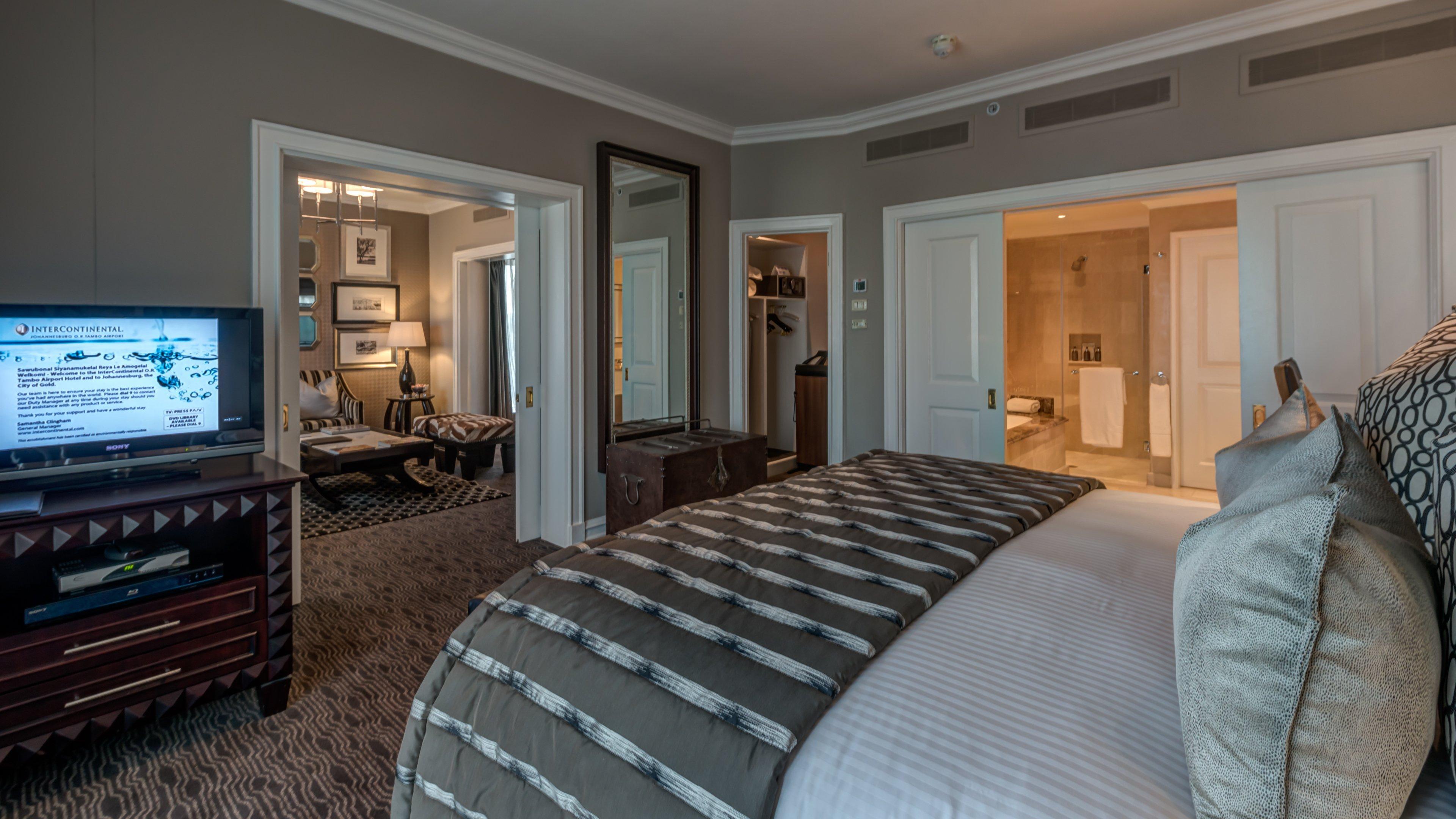 Intercontinental Johannesburg Or Tambo Airport Hotel By Ihg Kempton Park Extérieur photo A suite at the Ritz-Carlton, DIFC
