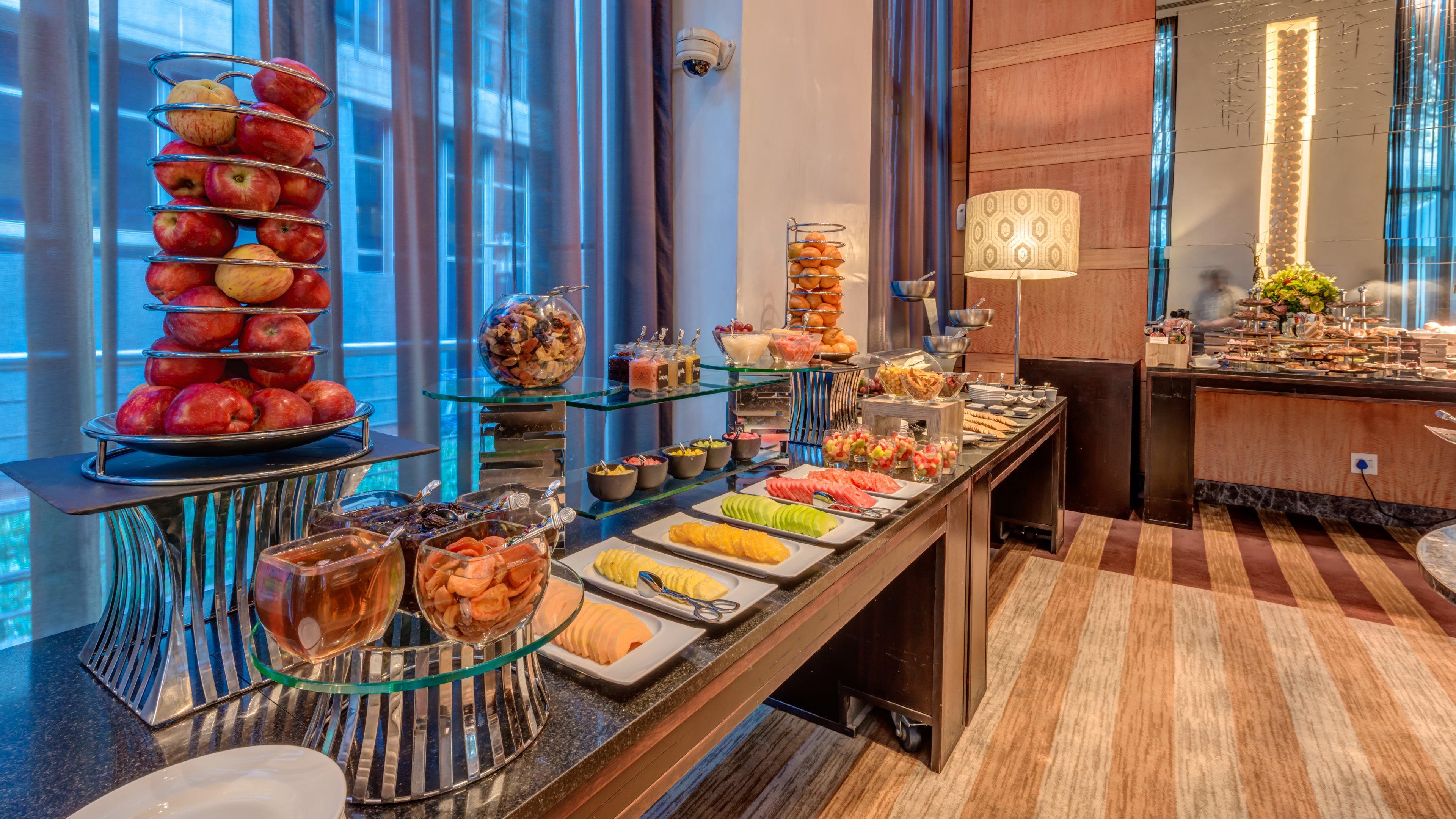 Intercontinental Johannesburg Or Tambo Airport Hotel By Ihg Kempton Park Extérieur photo A buffet at a hotel
