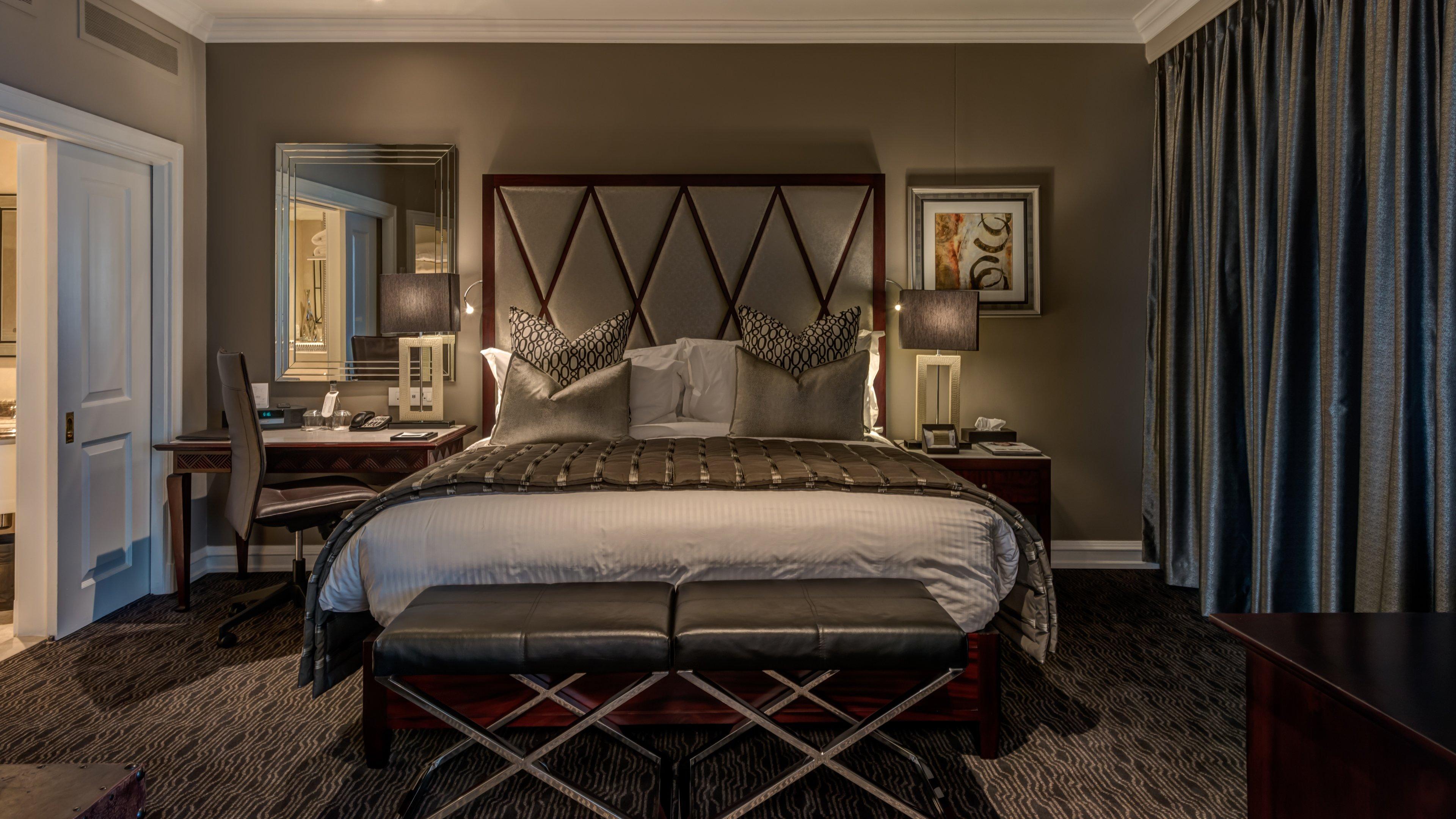 Intercontinental Johannesburg Or Tambo Airport Hotel By Ihg Kempton Park Extérieur photo A bedroom at The Ivy Hotel
