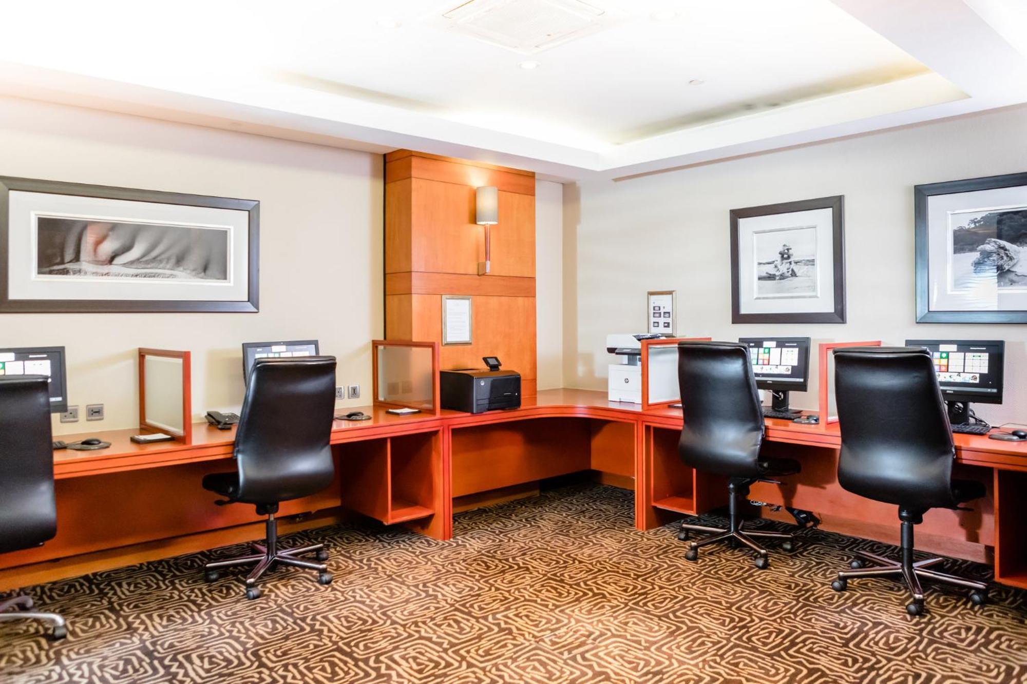 Intercontinental Johannesburg Or Tambo Airport Hotel By Ihg Kempton Park Extérieur photo Business Center